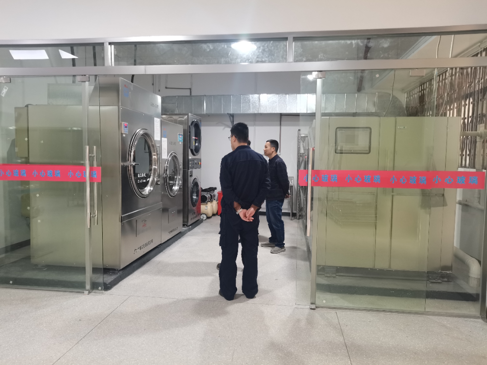 醫(yī)院隔離式洗衣高效方案：廣州工業(yè)用洗衣機(jī)30年品質(zhì)保障，安全可靠更節(jié)能